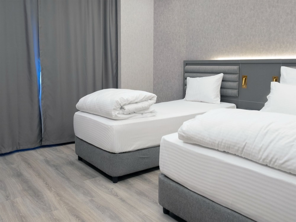 Classic Twin Room, City View photo 1