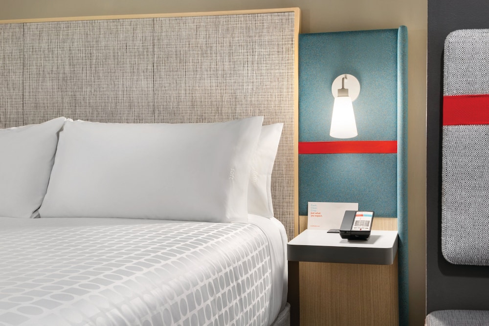 Standard Room, 2 Double Beds, Accessible (Communications, Accessible Tub) thumbnail 5