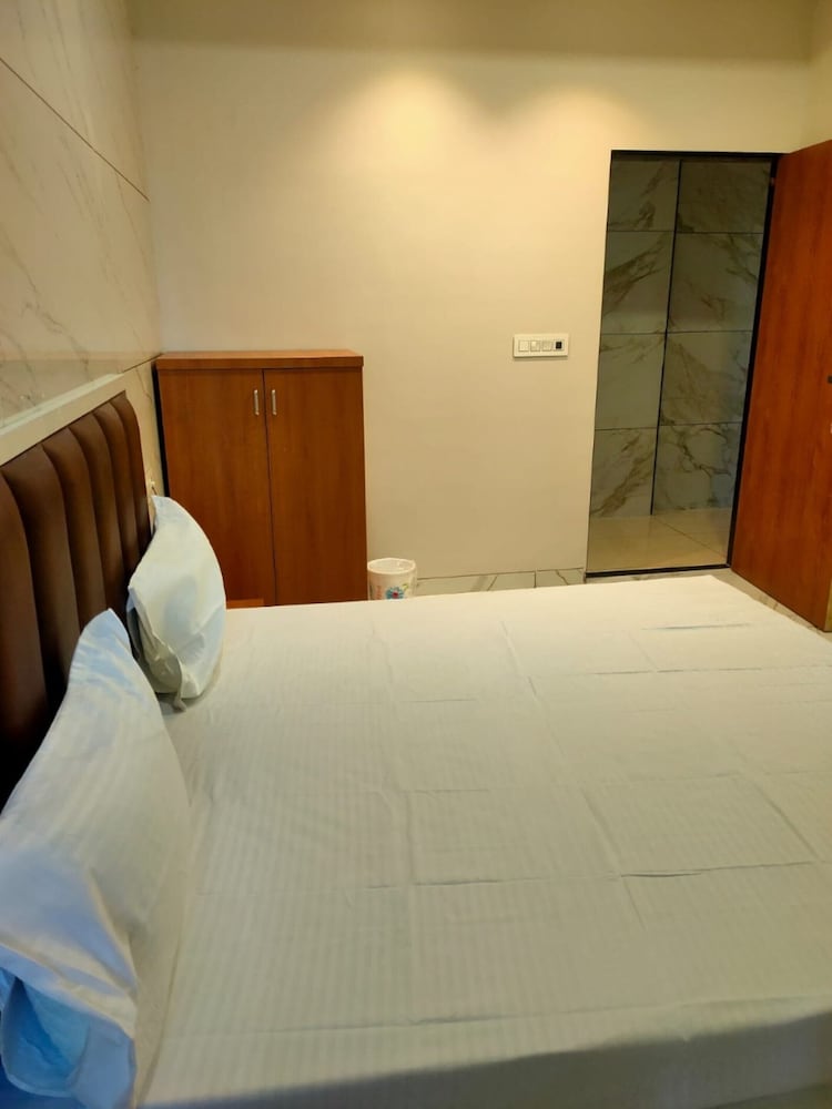 Deluxe Double Room, City View photo 3