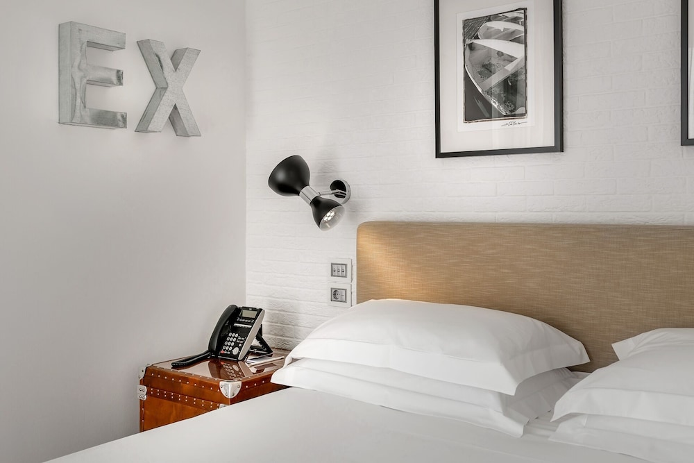 Deluxe Double Room Single Use, 1 Double or 2 Twin Beds, Non Smoking, City View - Photo 2