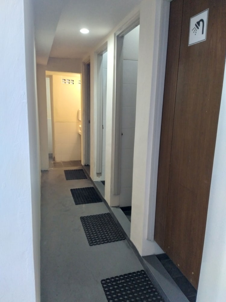 Shared Dormitory, Shared Bathroom photo 2