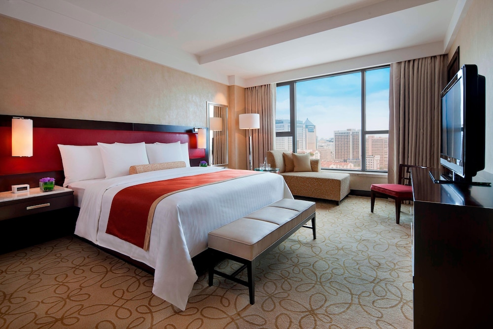 Premier Room, 1 King Bed, City View photo 1