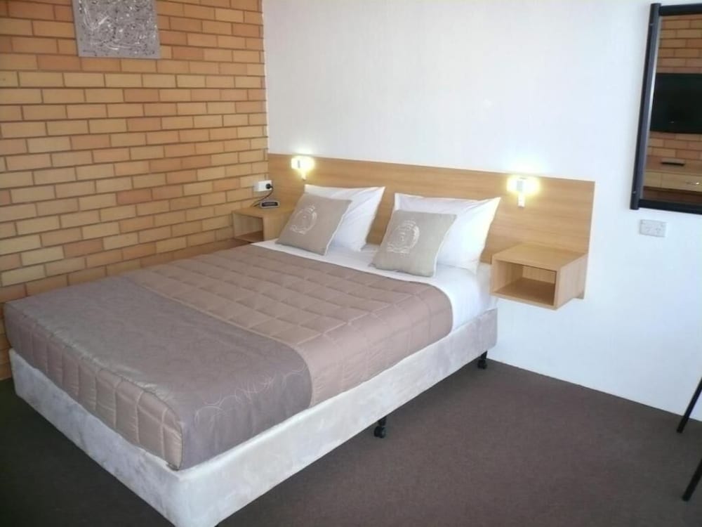 Basic Single Room, Desert View