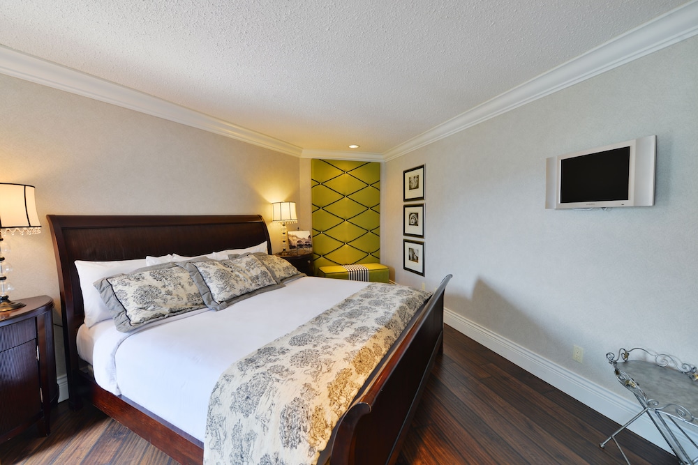French Glitz Designer Suite photo 2