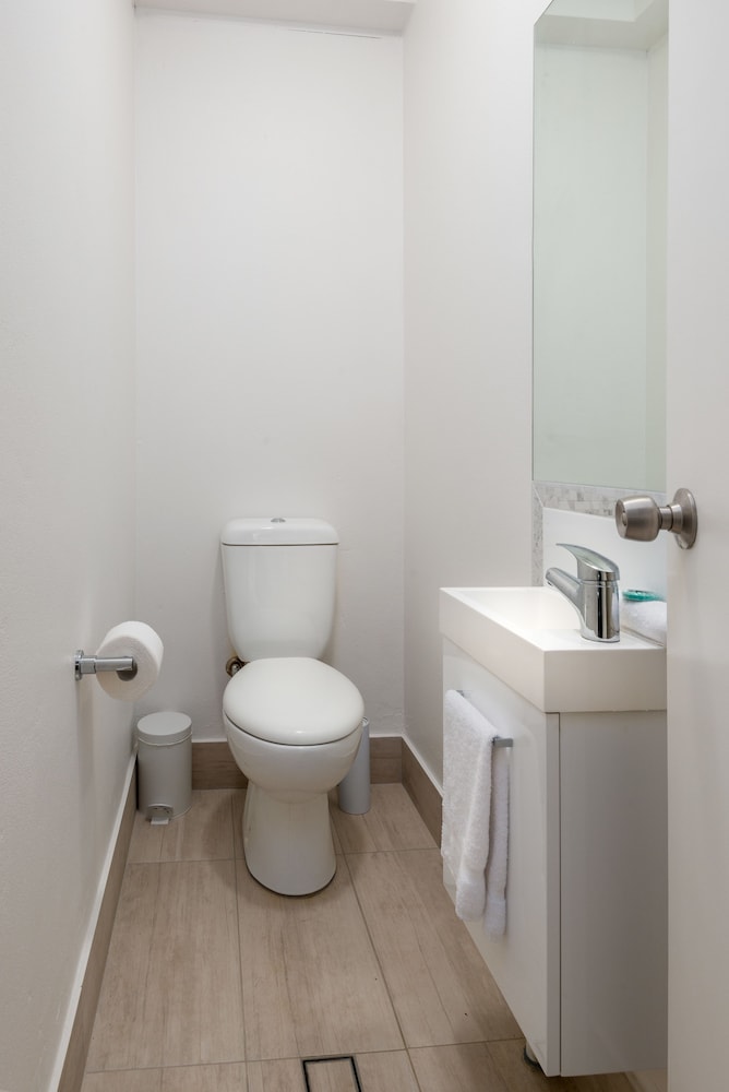 Deluxe Apartment, 3 Bedrooms, 2 Bathrooms, Garden View photo 2