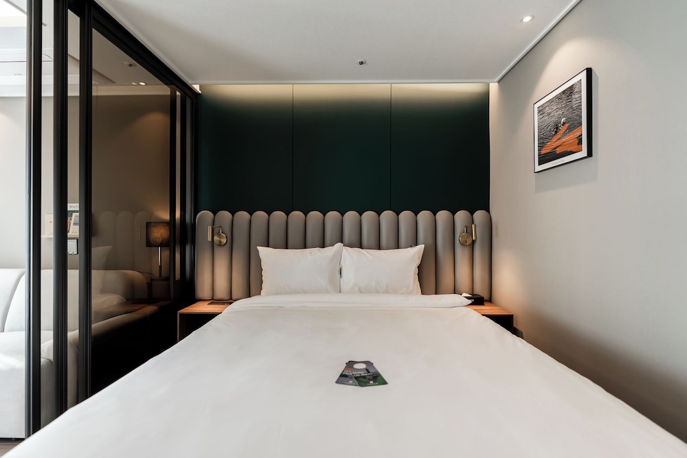Suite - Photo 12