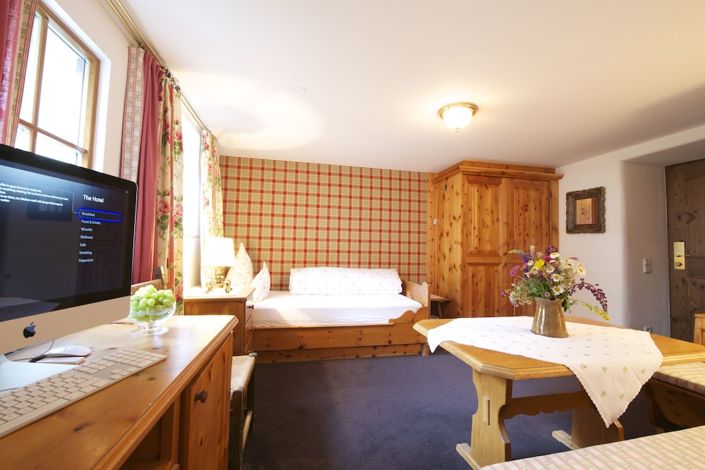 Single Room, Shared Bathroom