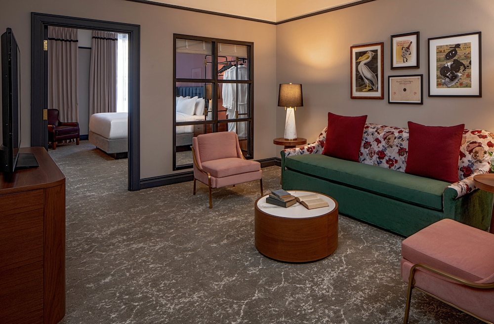 Suite, 1 King Bed with Sofa bed (Editors) - Photo 3