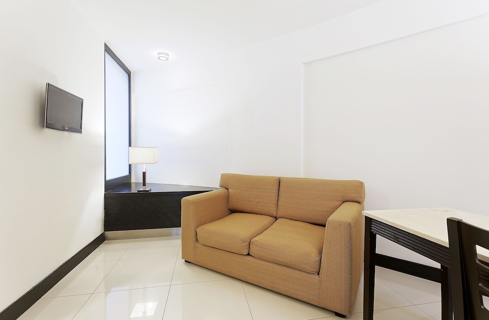 Junior Suite, 1 King Bed (Crowne) - Photo 5
