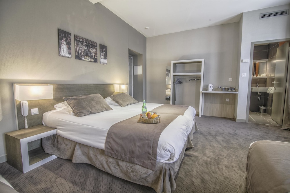 Standard Room, 3 Twin Beds - Photo 2