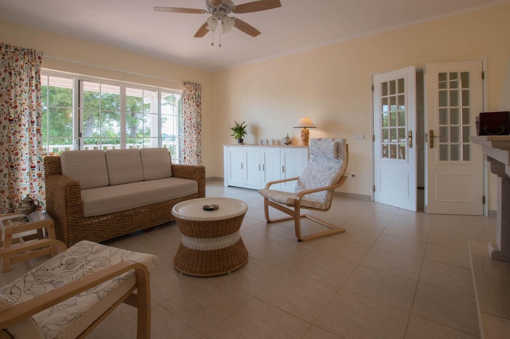 Villa photo 2