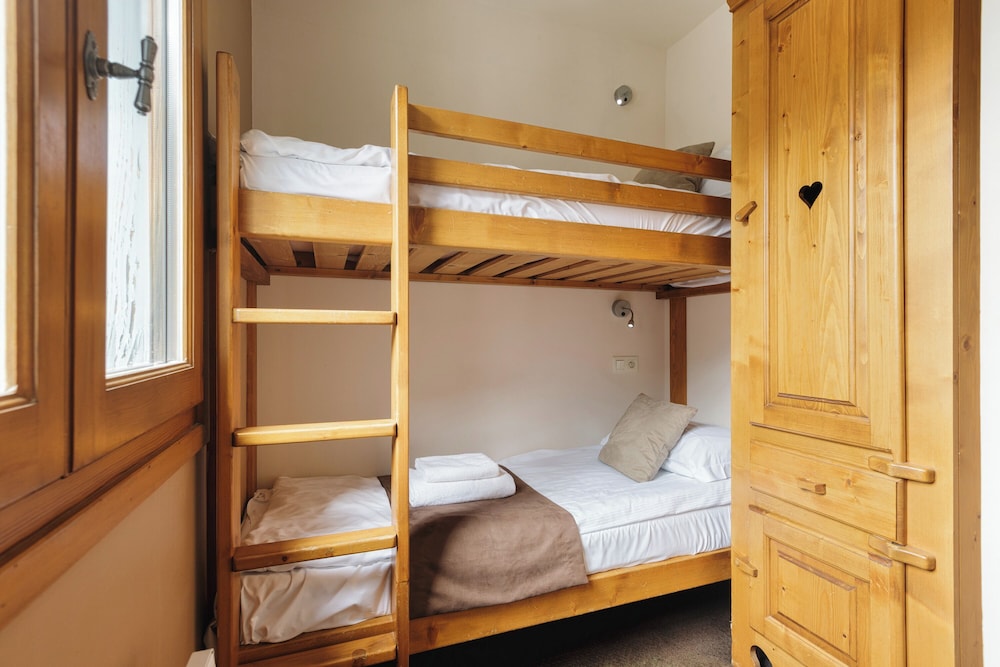 Family Apartment, Multiple Bedrooms (Vallorcine Buet 42 ski in / ski out) Family Apartment, Multiple Bedrooms (Vallorcine Buet 42 ski in / ski out)
