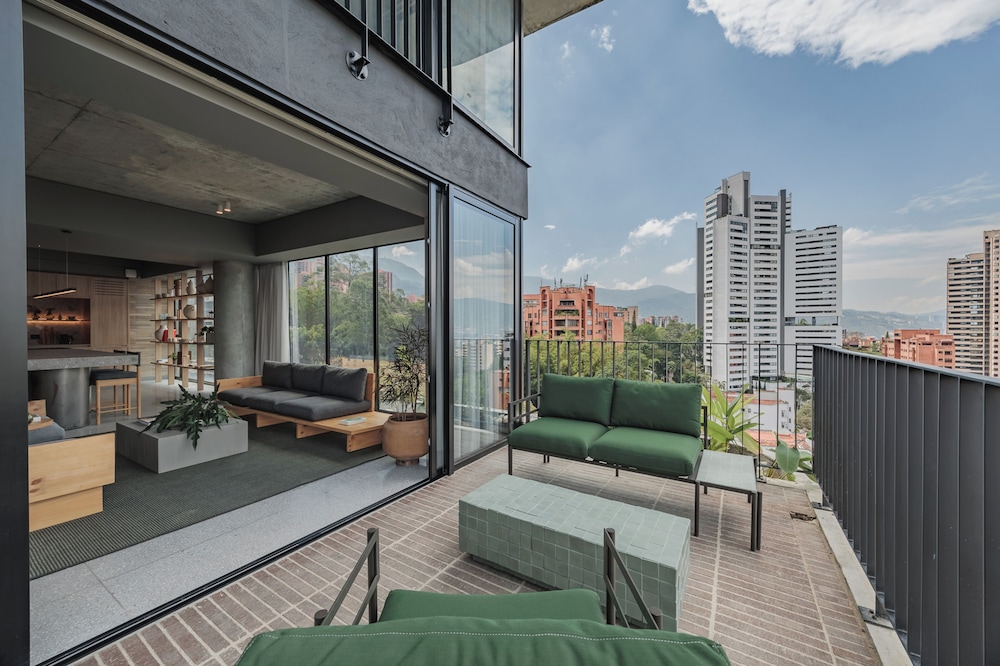 Deluxe Apartment, City View
