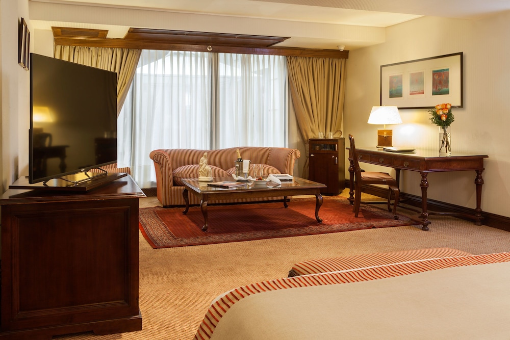 Junior Suite, 1 King Bed - Photo 2
