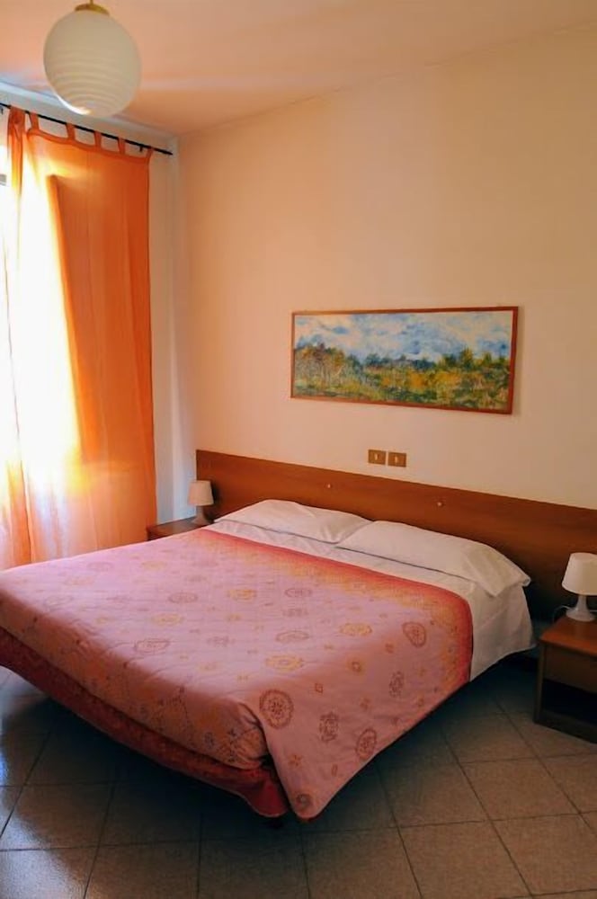 Double or Twin Room photo 3