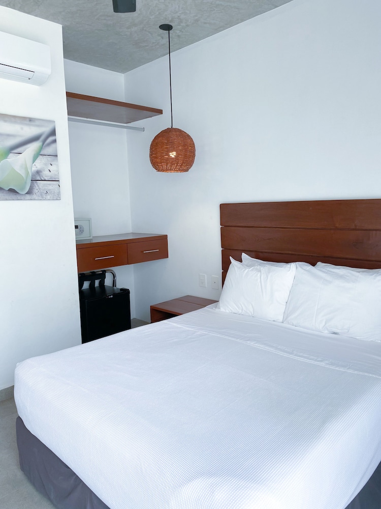 Superior Room, 1 Queen Bed - Photo 2