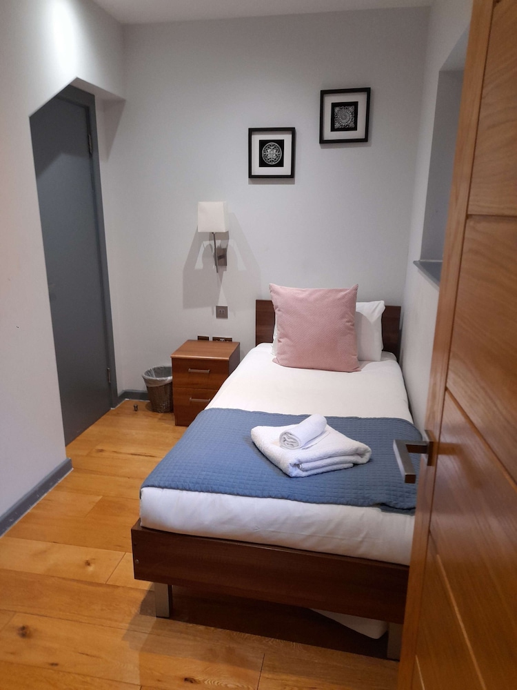 2.5 bedroom 2 bathroom