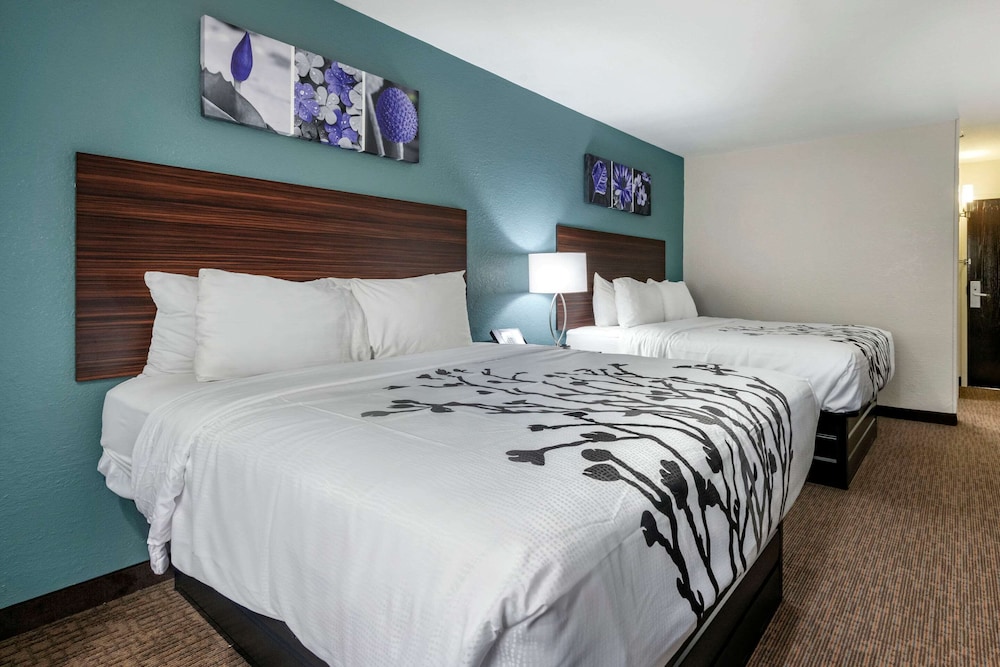 Standard Room, 2 Queen Beds, Non Smoking - Photo 5