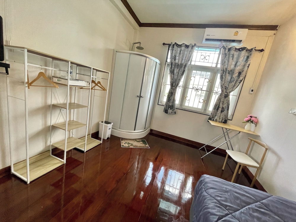 Single Room, Shared Bathroom