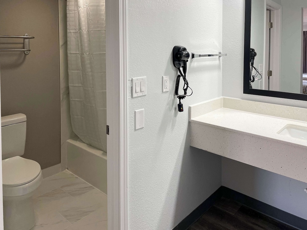 Standard Suite, 2 Queen Beds, Non Smoking, Kitchen