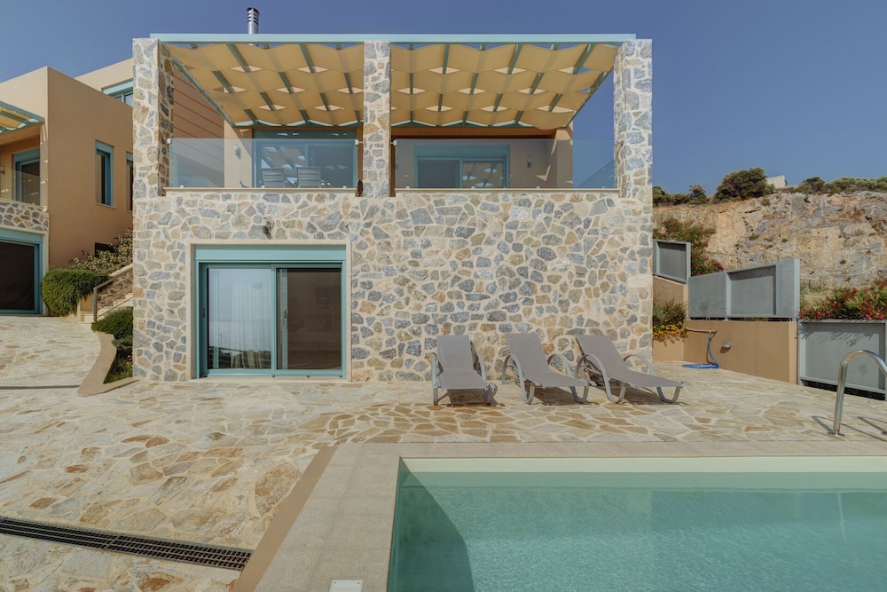 Villa 3 Bedrooms with Small Private Pool photo 2