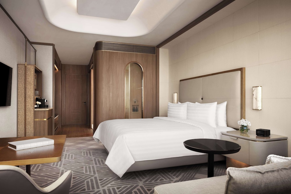 Deluxe Room, 1 King Bed, River View - Photo 1