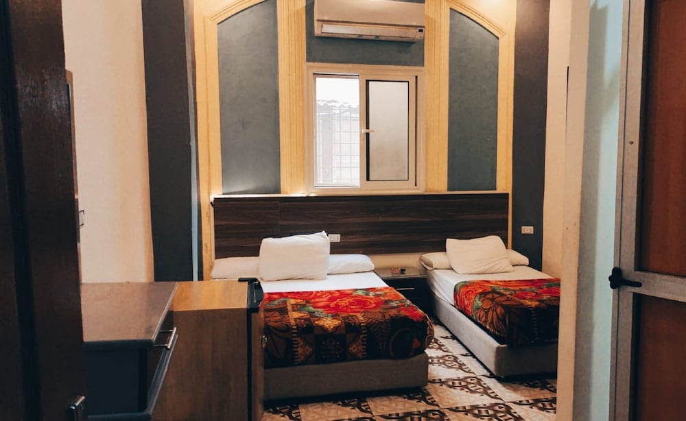 Standard Double Room - Photo 9