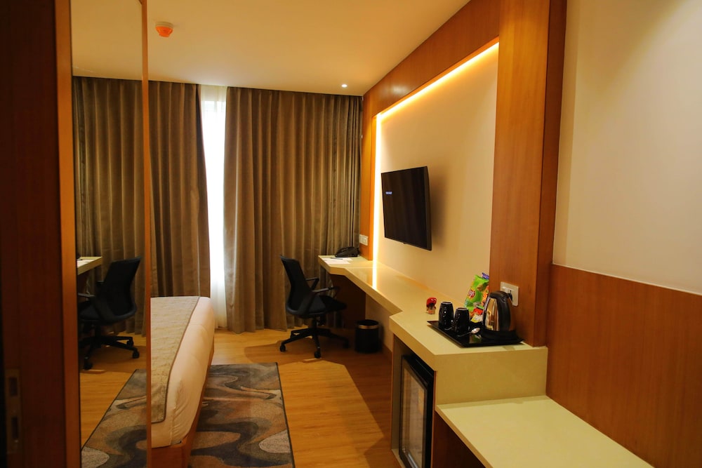 Suite - Photo 1