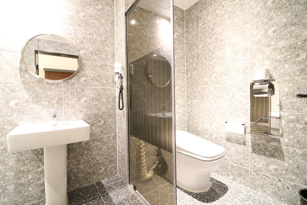Standard Double Room - Photo 11