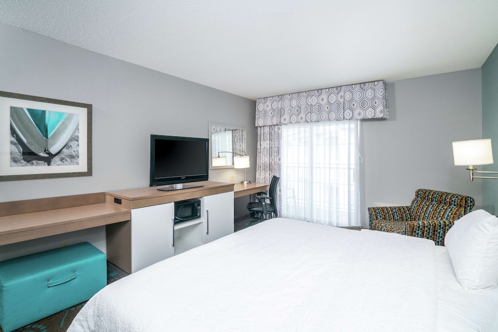 Room, 1 King Bed, Accessible (Mobility & Hearing, Roll-In Shower) - Photo 3