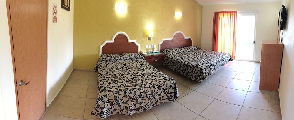 Quadruple room with fan (No air conditioning)