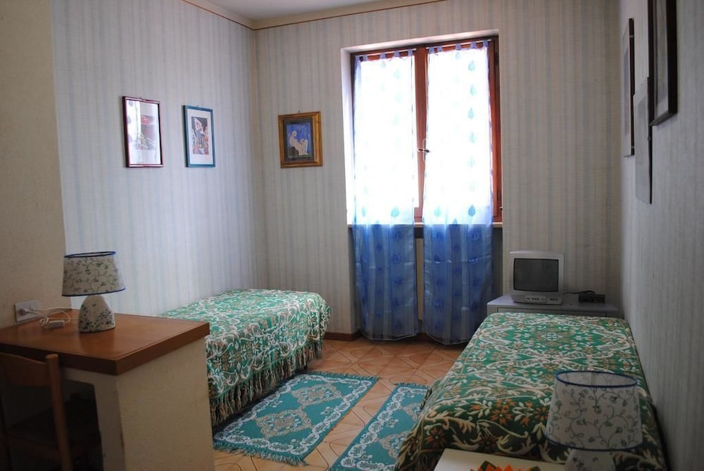 Double or Twin Room, Shared Bathroom