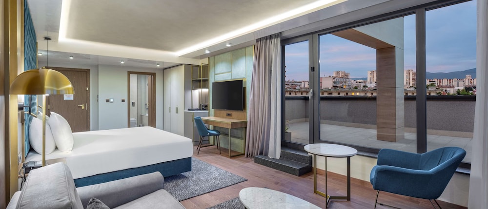 Junior Suite, 1 King Bed - Photo 2