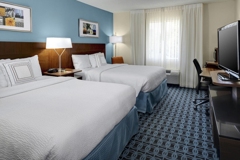 Room, 2 Queen Beds (Mobility/Hearing Accessible, Tub) photo 1