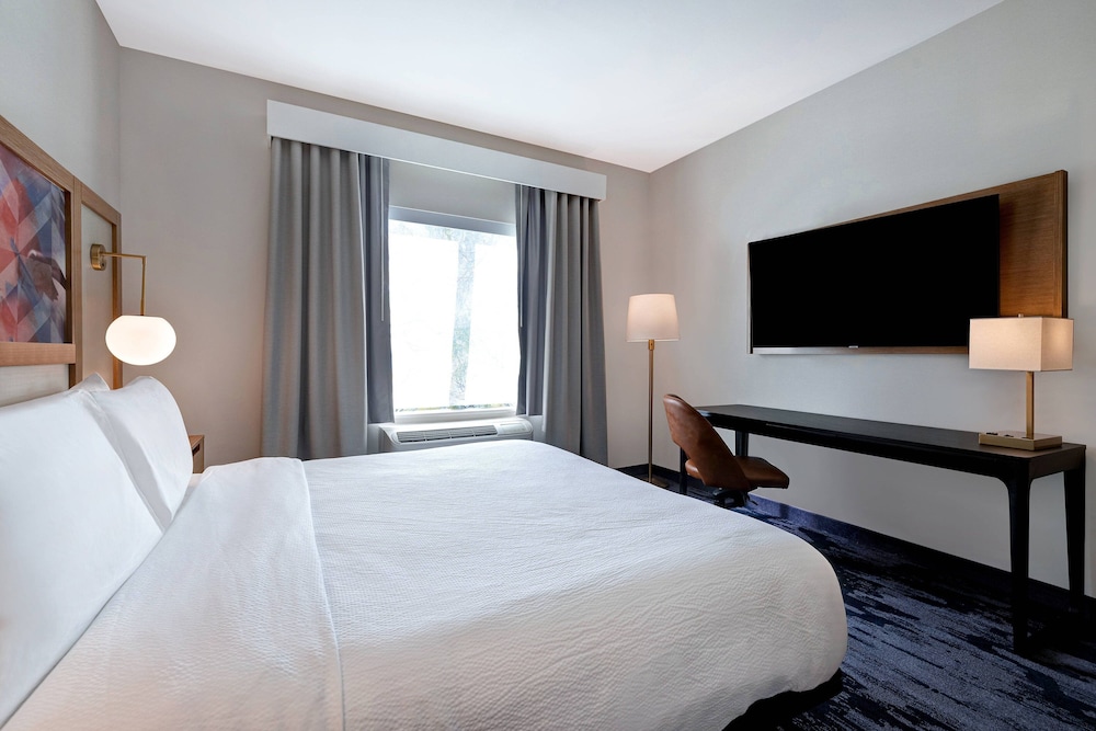 Room, 1 King Bed (Mobility/Hearing Access, Roll-in Shwr) - Photo 1
