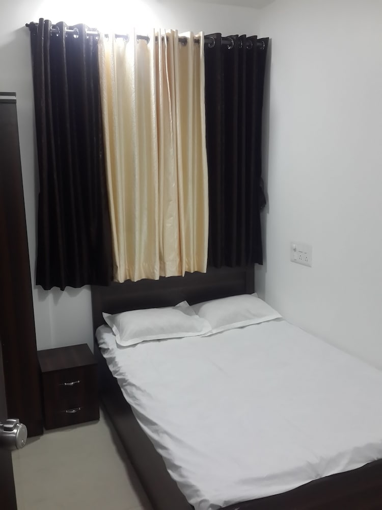 Small Single Bed Non Ac photo 2