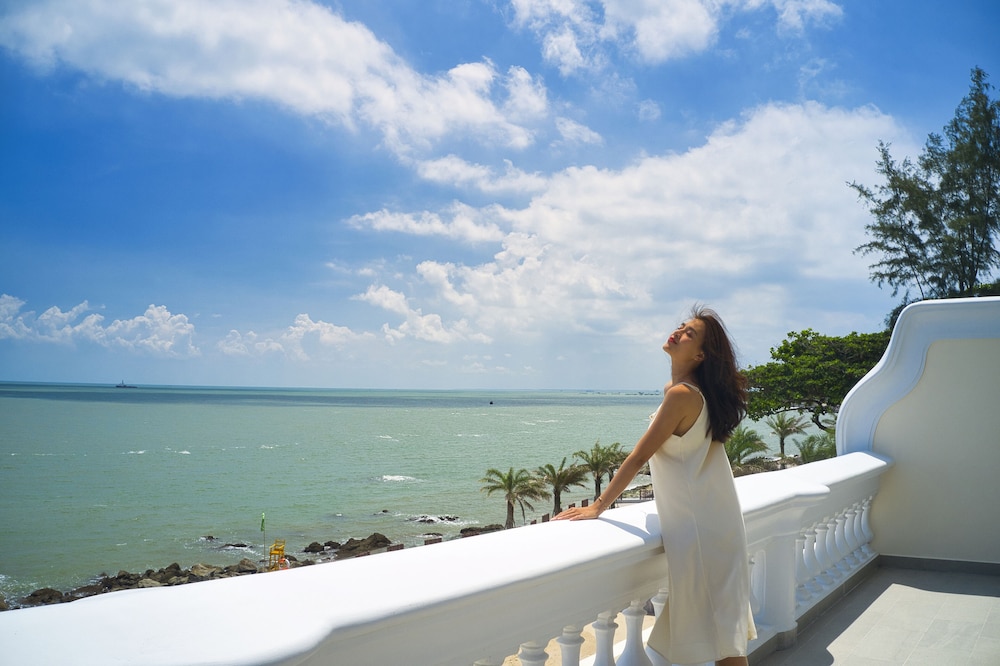 Executive Room, 1 King Bed, Sea View photo 3