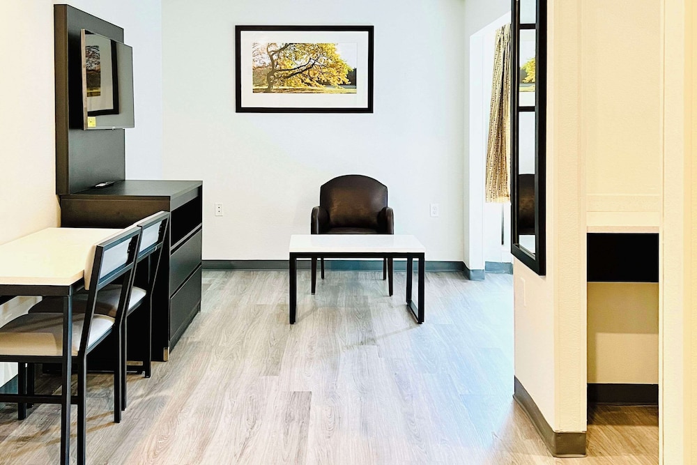 Suite, 1 Queen Bed, Accessible, Non Smoking (Efficiency) - Photo 6