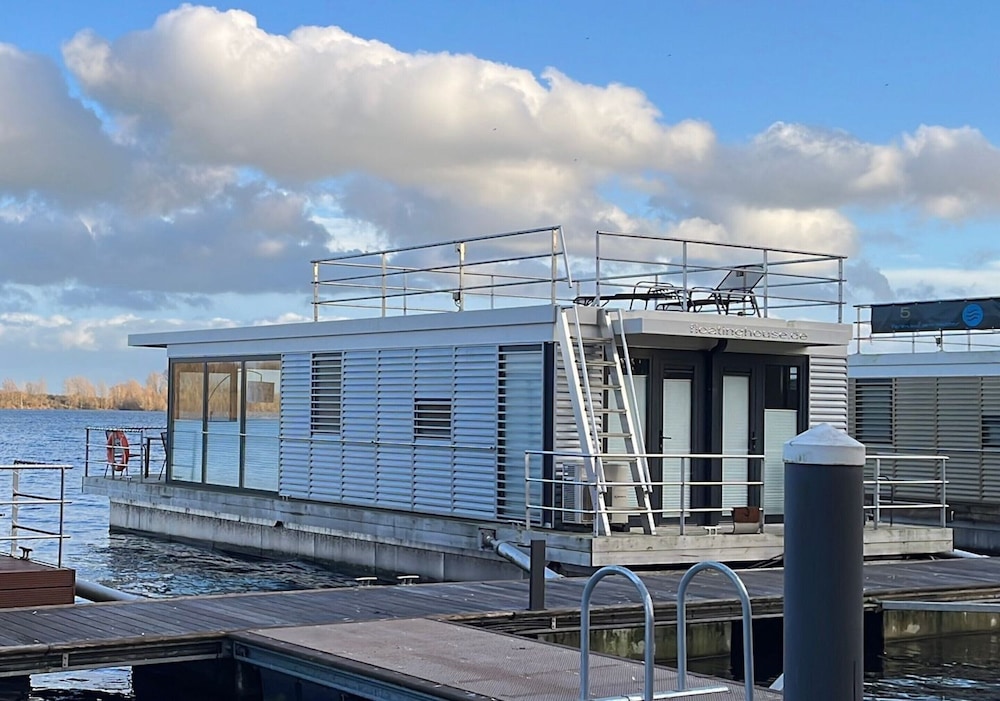 Mobile Home photo 1
