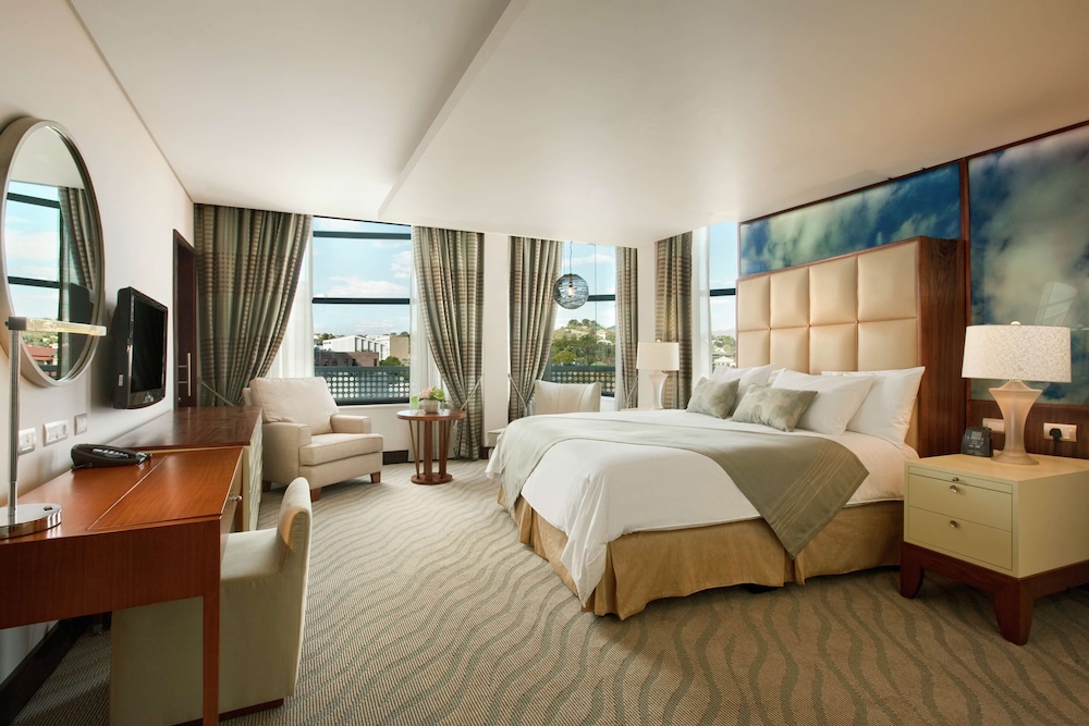 Deluxe Room, 1 King Bed - Photo 1