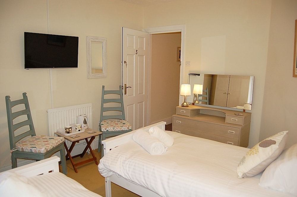 Twin Room, Shared Bathroom (Room Three) photo 2