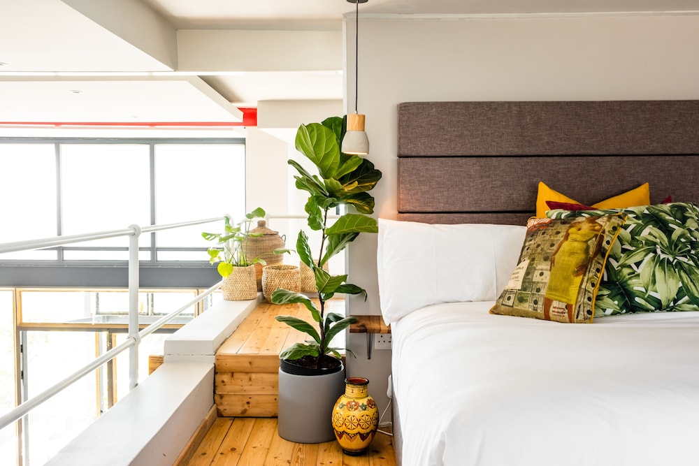 Deluxe Loft, 1 King Bed, Kitchenette, Valley View photo 3