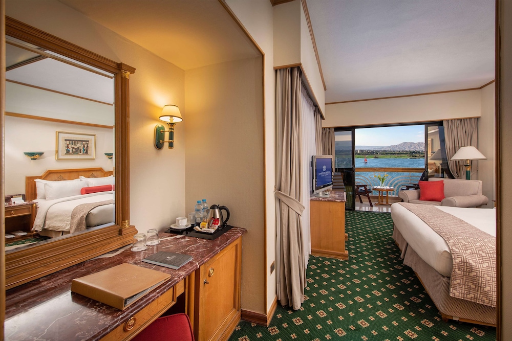 Junior Suite Front Nile View