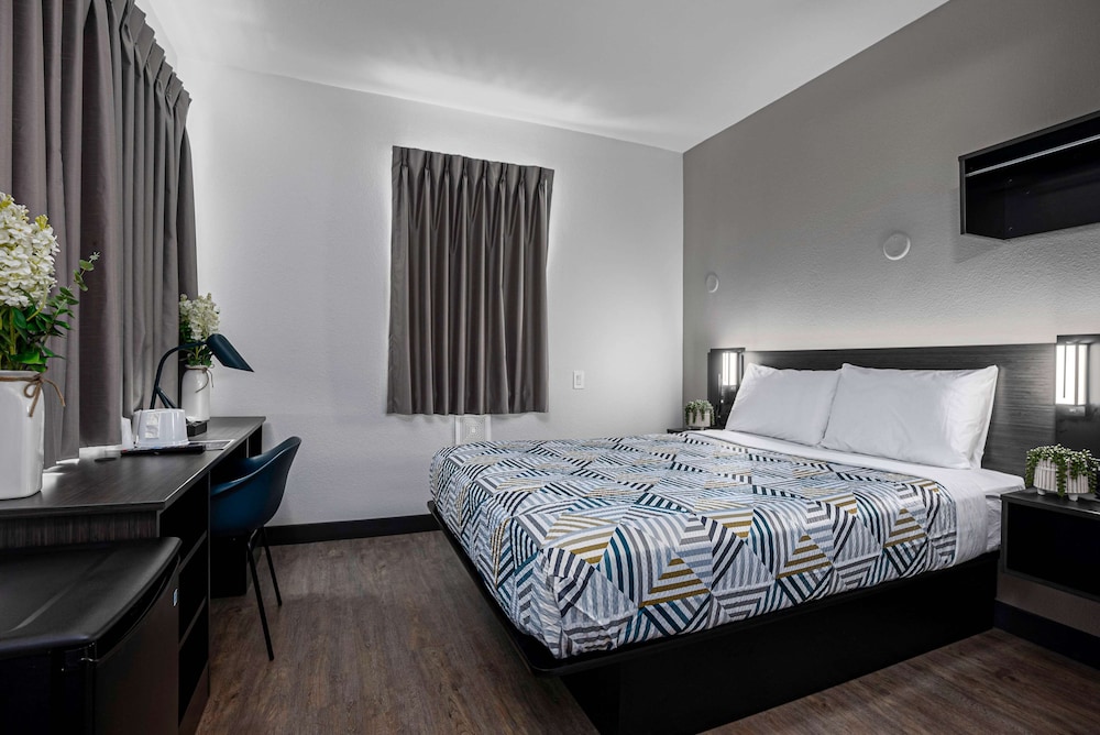 Standard Double Room, 1 Queen Bed, Non Smoking photo 2