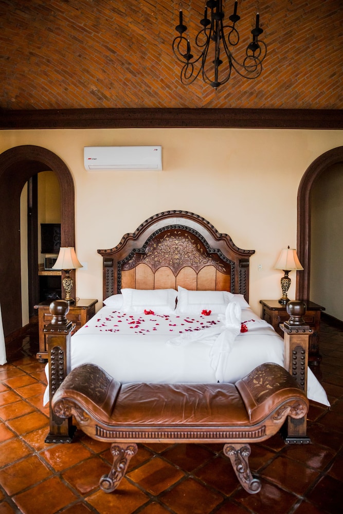 Luxury Penthouse, 1 King Bed, Ocean View photo 1