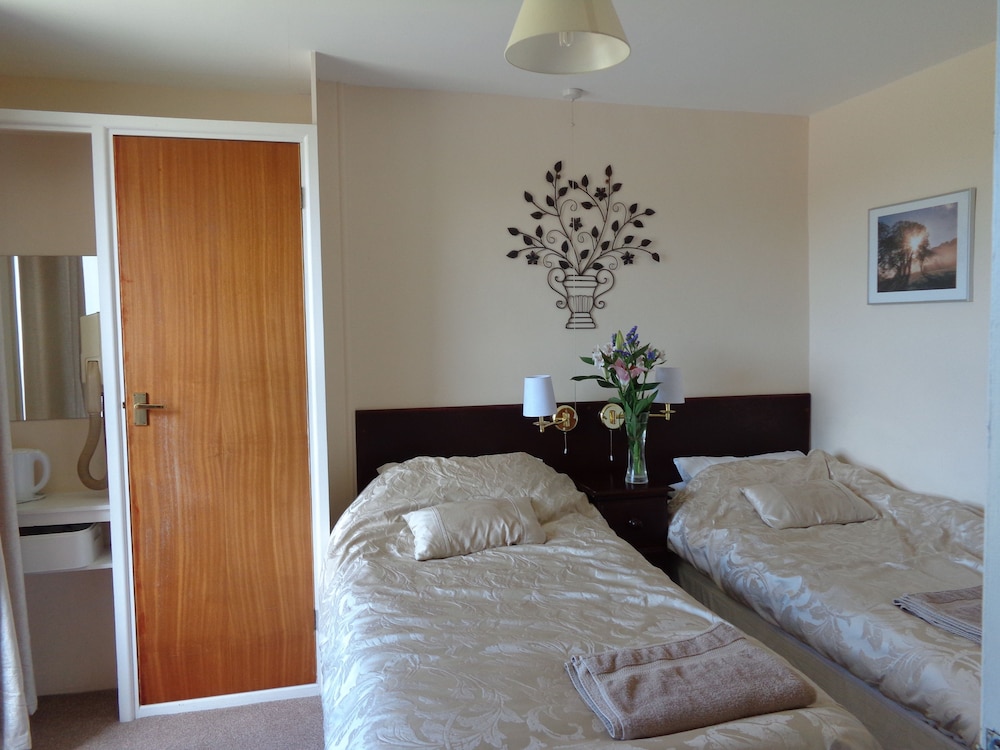 Twin Room, Ensuite photo 2
