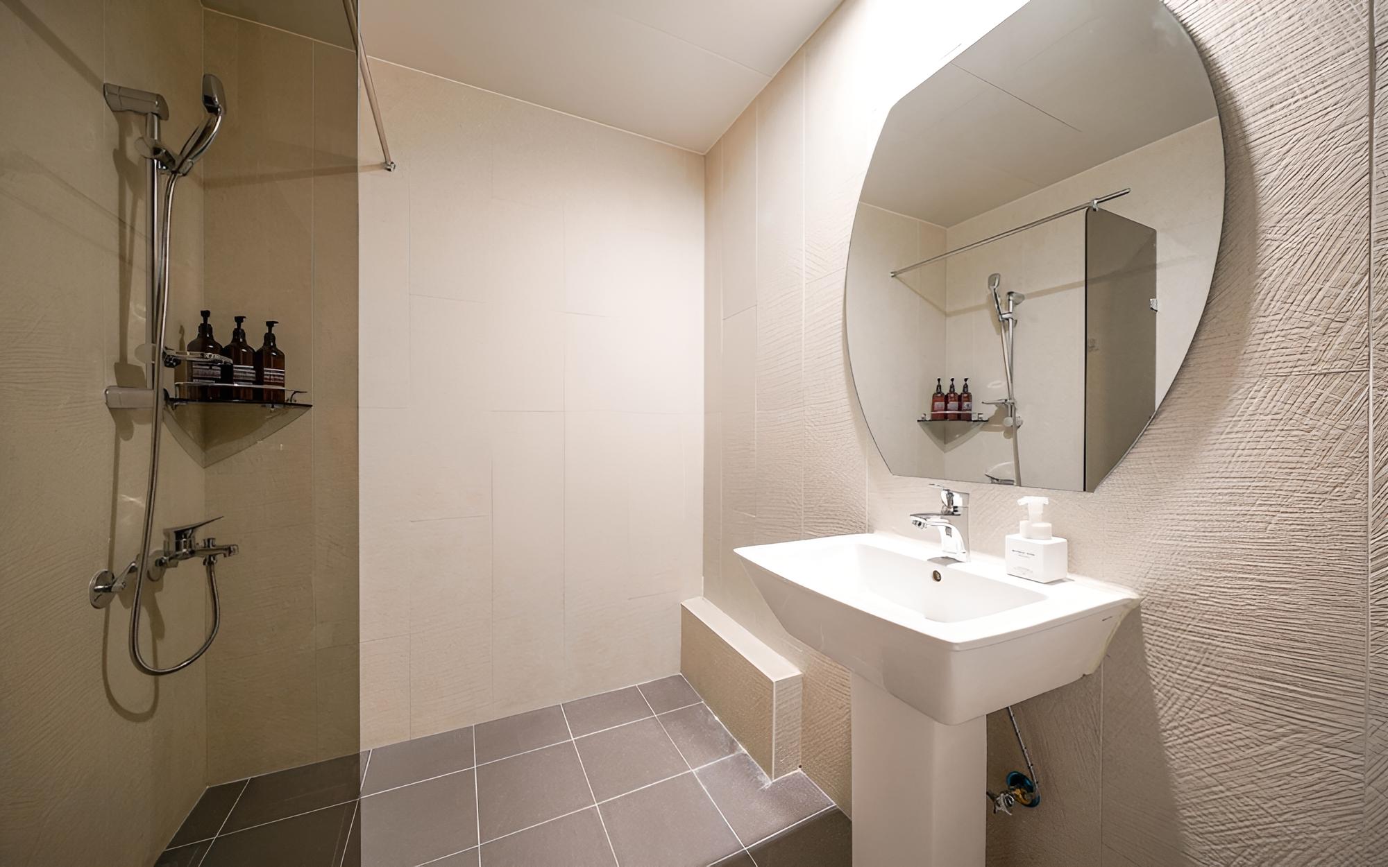 Room (Standard) - Photo 12