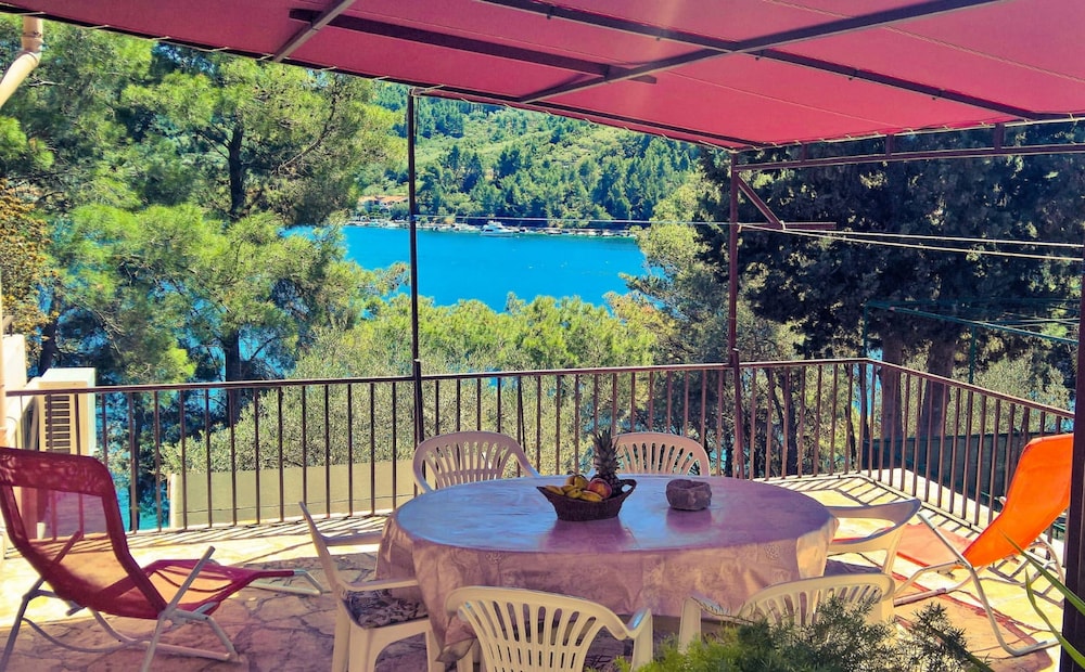Apartment (Two Bedroom Apartment with Terrace)