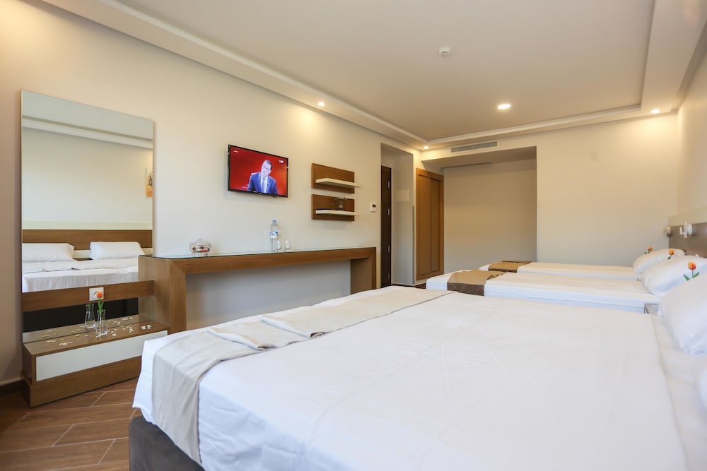 Quadruple Room, Mountain View photo 1