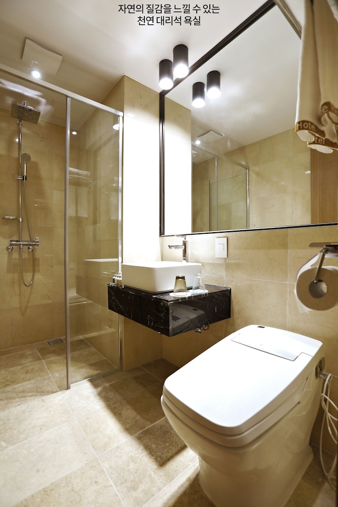 Suite (Resort Random Assignment, Low Floor) photo 2